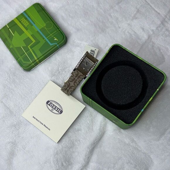 VTG Fossil F2 Gold Tone Rectangle Dial Date Indicator Crystal Accent Watch - Picture 4 of 14